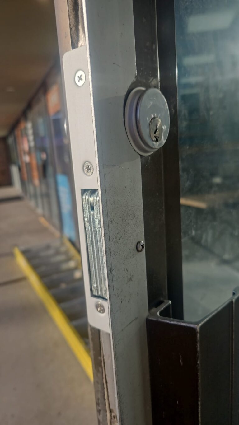Commercial locksmith providing office rekey ottawa service in Ottawa
